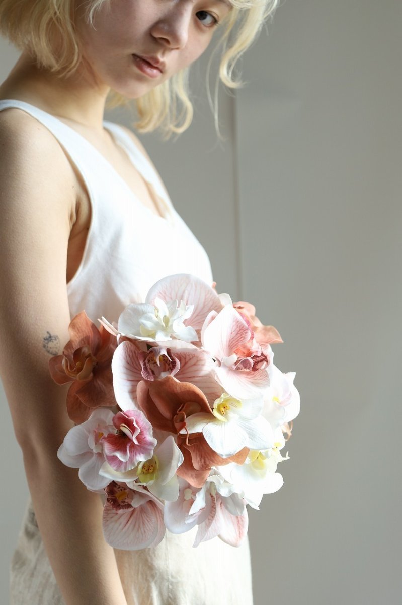 画像3: くすみピンク胡蝶蘭の丸いブライダルブーケ｜上品ナチュラルスタイルb4 (3)