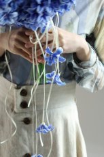 画像4: ブルーヒヤシンスのクラッチブーケ｜流れるリボンが揺れるアーティフィシャルフラワーb7 (4)