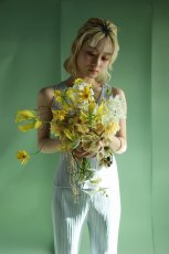 画像2: 凛と艶めく黄｜和装に映えるグロリオサブーケb10 (2)