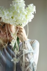 画像2: ホワイトヒヤシンスのクラッチブーケ｜流れるリボンが揺れるアーティフィシャルフラワーb6 (2)