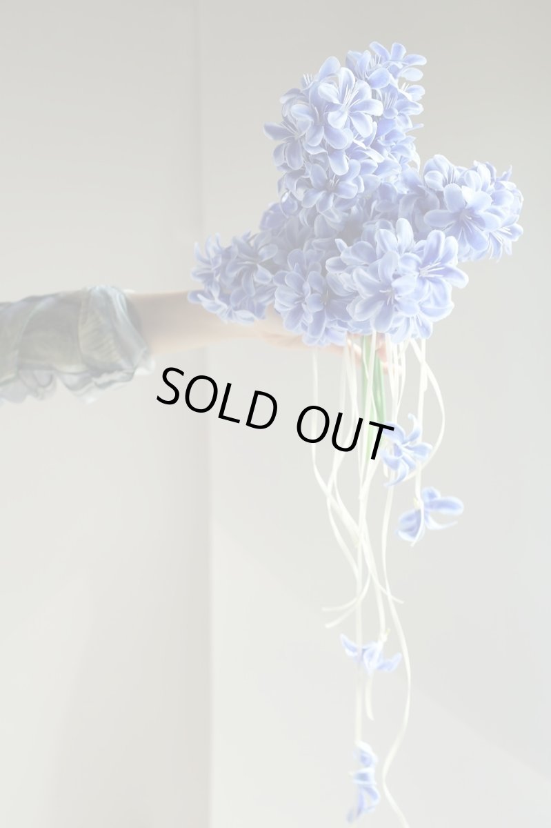 画像1: ブルーヒヤシンスのクラッチブーケ｜流れるリボンが揺れるアーティフィシャルフラワーb7 (1)