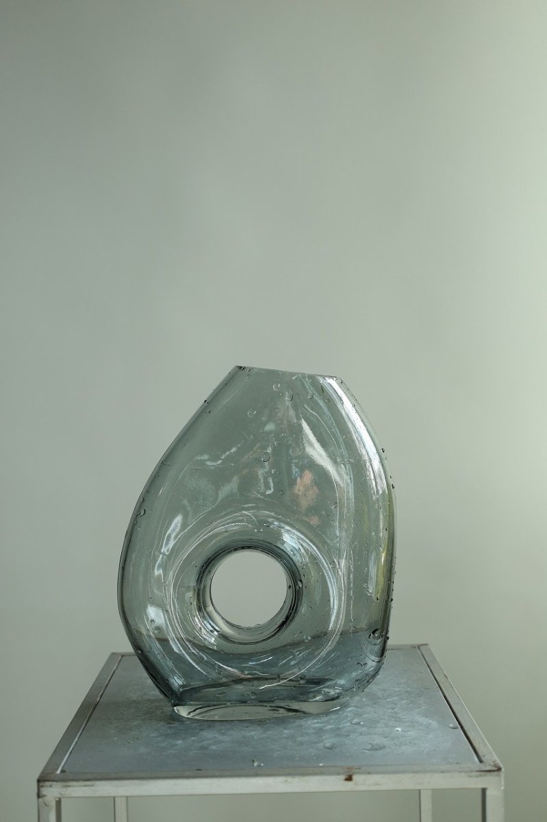 画像4: 意外と飾りやすい花瓶(グレイ) (4)