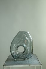 画像4: 意外と飾りやすい花瓶(グレイ) (4)