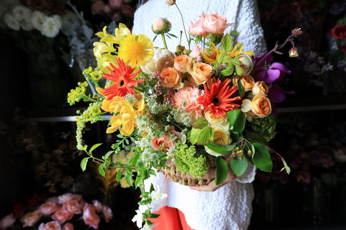 画像4: お花たっぷり！7,500yenアレンジ  ※配送期間：5/6(水)〜5/10(日)／日付指定不可 (4)