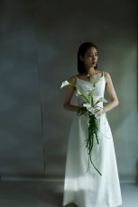 画像4: カラーと胡蝶蘭のモダンラインホワイトブーケ・58 (4)