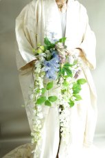 画像2: 藤とブルー胡蝶蘭のモダン和モダンブーケ・62 (2)